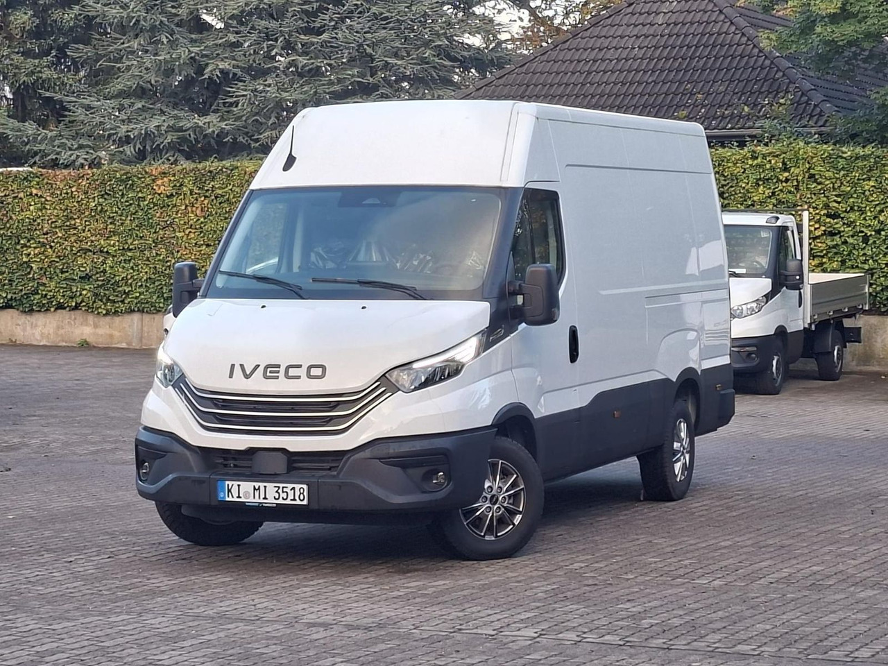 Iveco 35S18HA8V *AHK*RADIO*KAMERA*KLIMA* - Pakettiauto: kuva  Iveco 35S18HA8V *AHK*RADIO*KAMERA*KLIMA* - Pakettiauto Iveco 35S18HA8V *AHK*RADIO*KAMERA*KLIMA* - Pakettiauto: kuva  Iveco 35S18HA8V *AHK*RADIO*KAMERA*KLIMA* - Pakettiauto