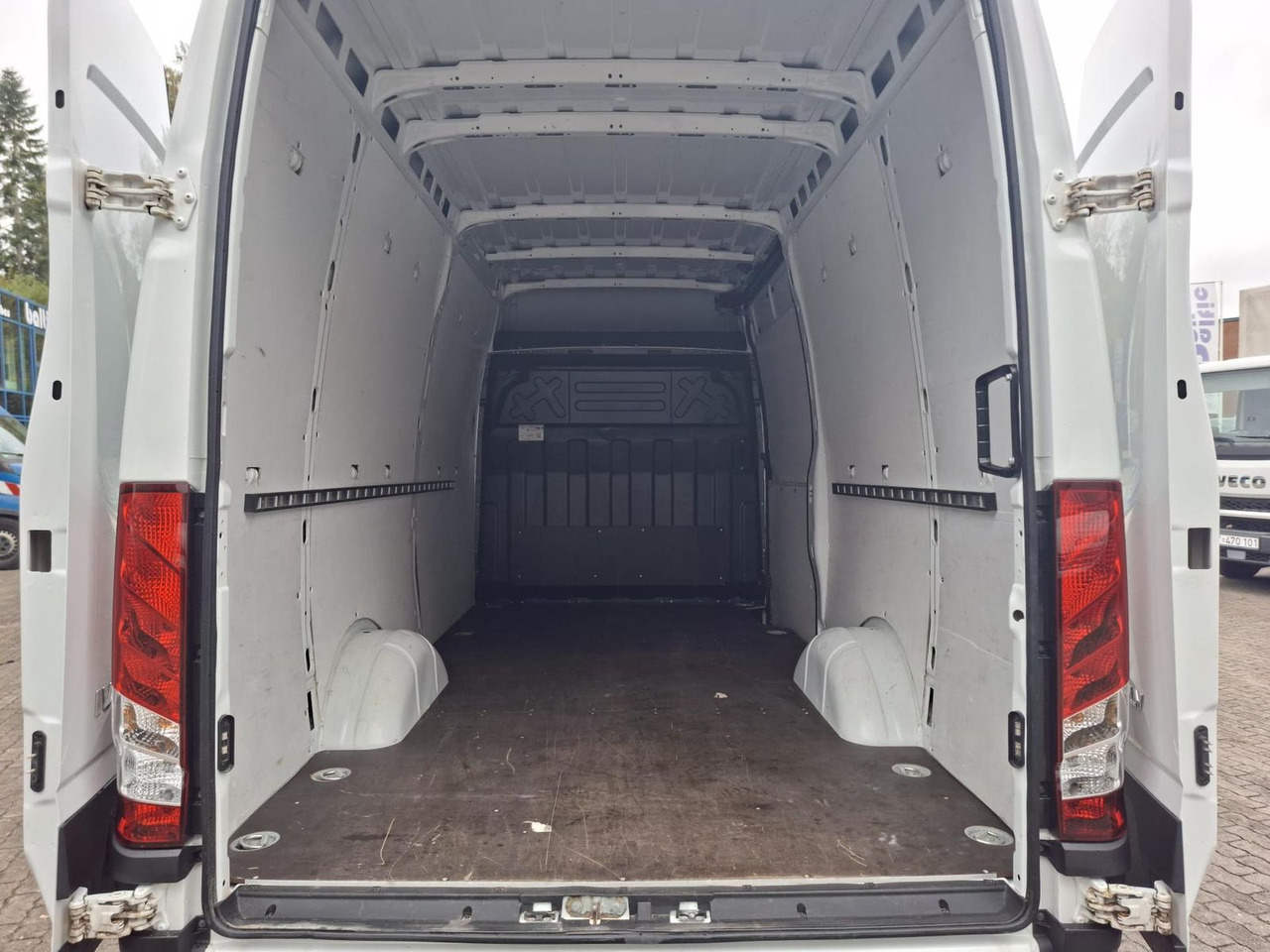 Iveco Daily 35S16V 3520L Klima, Radio - Pakettiauto: kuva  Iveco Daily 35S16V 3520L Klima, Radio - Pakettiauto Iveco Daily 35S16V 3520L Klima, Radio - Pakettiauto: kuva  Iveco Daily 35S16V 3520L Klima, Radio - Pakettiauto