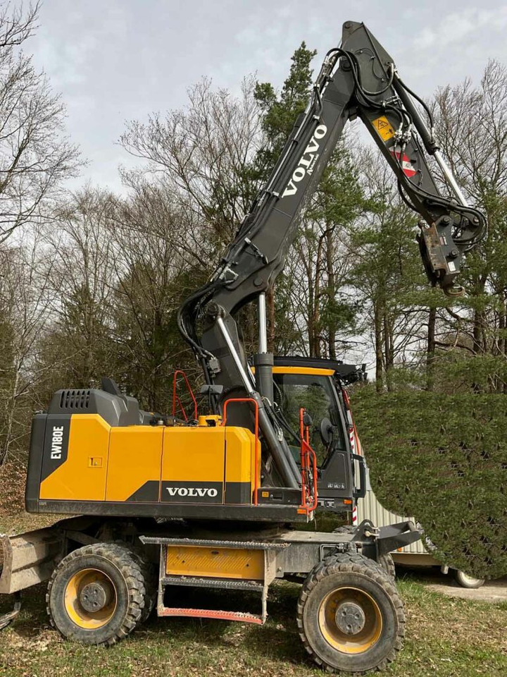 Volvo EW180 E – mobile excavator / Mobilbagger - Pyöräalustainen kaivinkone: kuva Volvo EW180 E – mobile excavator / Mobilbagger - Pyöräalustainen kaivinkone Volvo EW180 E – mobile excavator / Mobilbagger - Pyöräalustainen kaivinkone: kuva Volvo EW180 E – mobile excavator / Mobilbagger - Pyöräalustainen kaivinkone