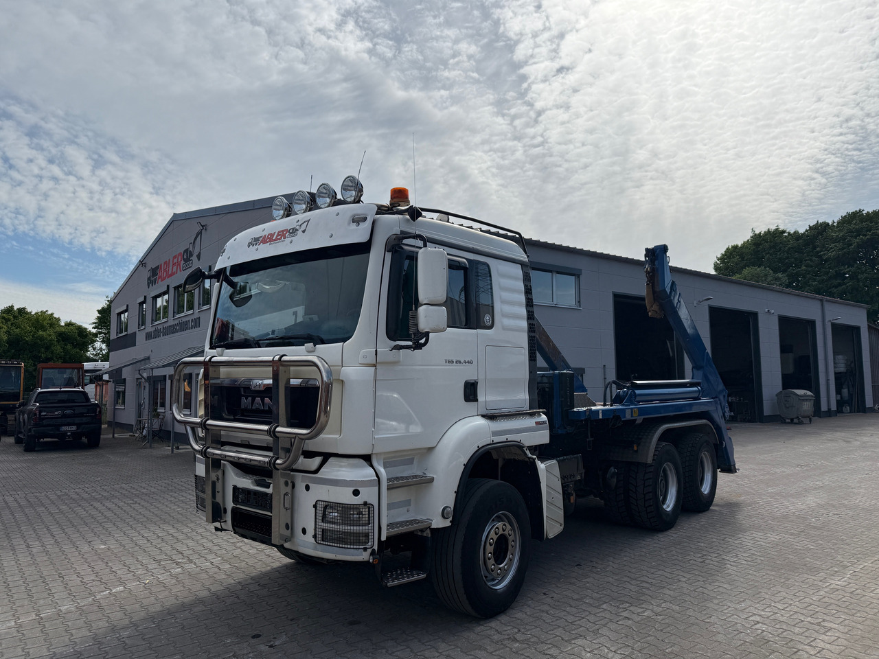 MAN TGS 26.440 WECHSELSYSTEM Absetzer+SZM - Nostovarsi-vaihtolavakuorma kuorma-auto: kuva MAN TGS 26.440 WECHSELSYSTEM Absetzer+SZM - Nostovarsi-vaihtolavakuorma kuorma-auto MAN TGS 26.440 WECHSELSYSTEM Absetzer+SZM - Nostovarsi-vaihtolavakuorma kuorma-auto: kuva MAN TGS 26.440 WECHSELSYSTEM Absetzer+SZM - Nostovarsi-vaihtolavakuorma kuorma-auto