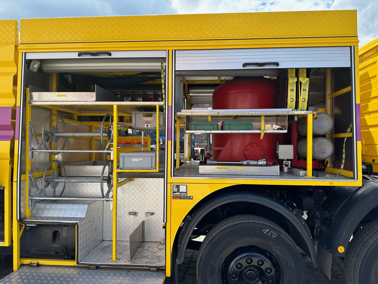 Paloauto Mercedes-Benz 3238 SK Löschfahrzeug Rosenbauer Wasser + Schaum 66m Wurfweite: kuva Paloauto Mercedes-Benz 3238 SK Löschfahrzeug Rosenbauer Wasser + Schaum 66m Wurfweite Paloauto Mercedes-Benz 3238 SK Löschfahrzeug Rosenbauer Wasser + Schaum 66m Wurfweite: kuva Paloauto Mercedes-Benz 3238 SK Löschfahrzeug Rosenbauer Wasser + Schaum 66m Wurfweite