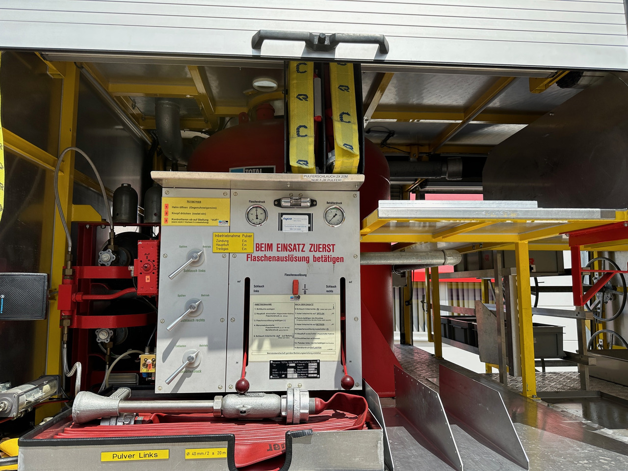 Paloauto Mercedes-Benz 3238 SK Löschfahrzeug Rosenbauer Wasser + Schaum 66m Wurfweite: kuva Paloauto Mercedes-Benz 3238 SK Löschfahrzeug Rosenbauer Wasser + Schaum 66m Wurfweite Paloauto Mercedes-Benz 3238 SK Löschfahrzeug Rosenbauer Wasser + Schaum 66m Wurfweite: kuva Paloauto Mercedes-Benz 3238 SK Löschfahrzeug Rosenbauer Wasser + Schaum 66m Wurfweite