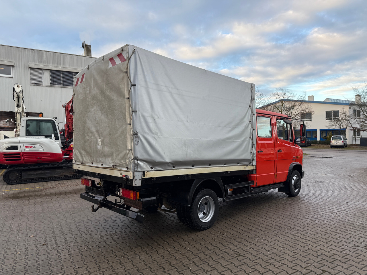 Mercedes-Benz 816 Vario Doka Pritsche Plane 2x AHK - Pressukapelli kuorma-auto: kuva Mercedes-Benz 816 Vario Doka Pritsche Plane 2x AHK - Pressukapelli kuorma-auto Mercedes-Benz 816 Vario Doka Pritsche Plane 2x AHK - Pressukapelli kuorma-auto: kuva Mercedes-Benz 816 Vario Doka Pritsche Plane 2x AHK - Pressukapelli kuorma-auto