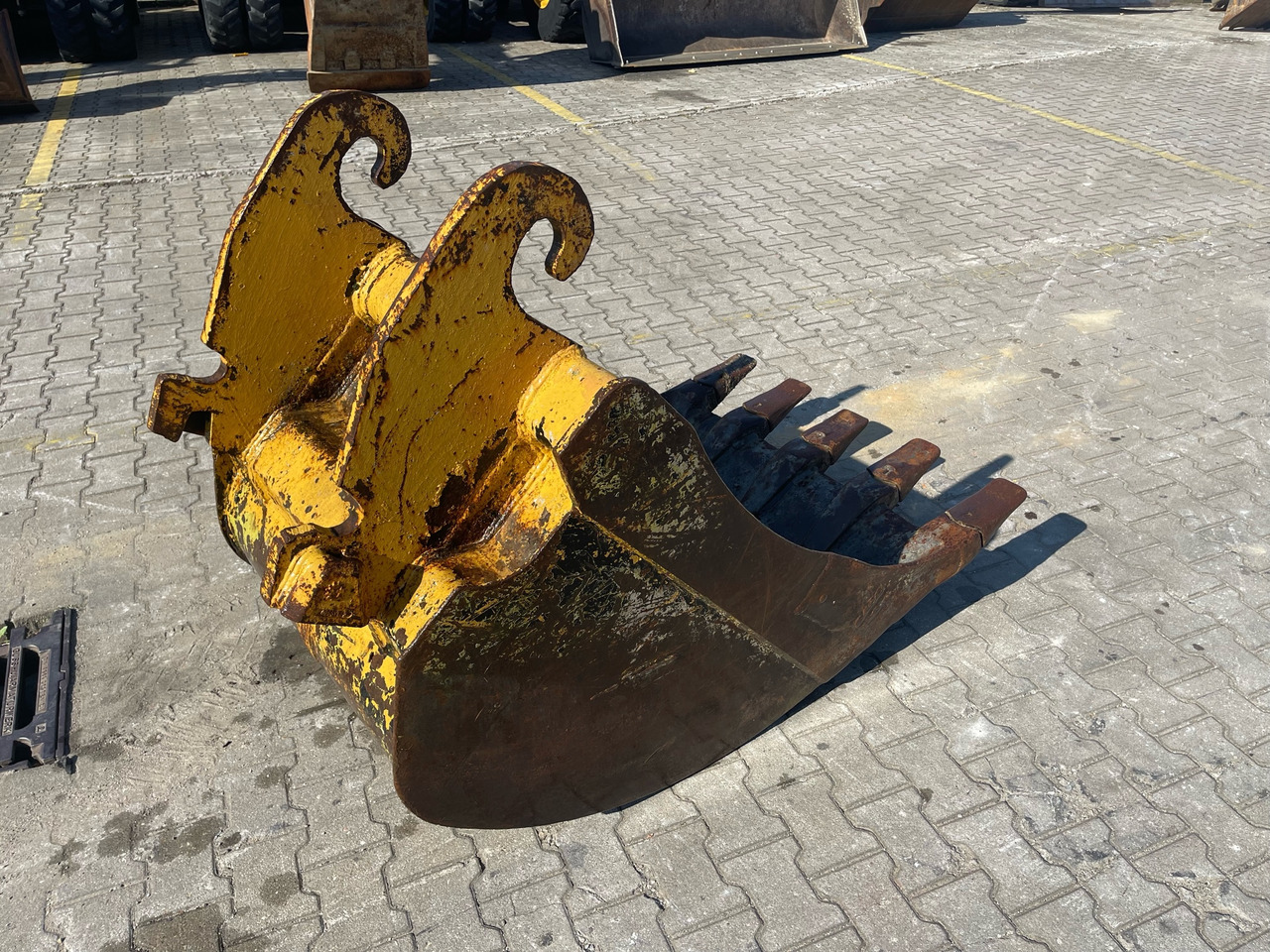 Tieflöffel 100 cm - Kaivinkoneen kauha - Rakennuskoneet: kuva Tieflöffel 100 cm - Kaivinkoneen kauha - Rakennuskoneet Tieflöffel 100 cm - Kaivinkoneen kauha - Rakennuskoneet: kuva Tieflöffel 100 cm - Kaivinkoneen kauha - Rakennuskoneet