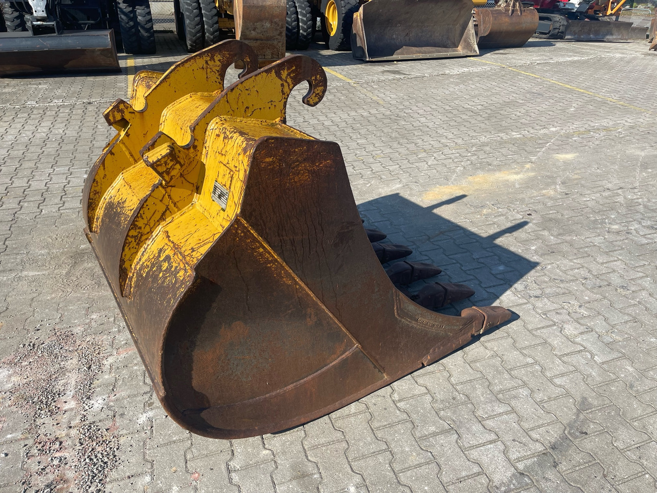 Tieflöffel 135cm - Kaivinkoneen kauha: kuva Tieflöffel 135cm - Kaivinkoneen kauha Tieflöffel 135cm - Kaivinkoneen kauha: kuva Tieflöffel 135cm - Kaivinkoneen kauha