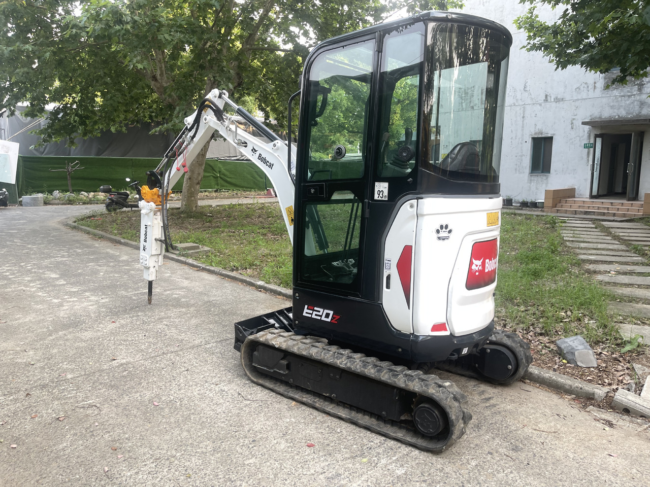 Bobcat E20Z - Minikuormaaja: kuva Bobcat E20Z - Minikuormaaja Bobcat E20Z - Minikuormaaja: kuva Bobcat E20Z - Minikuormaaja