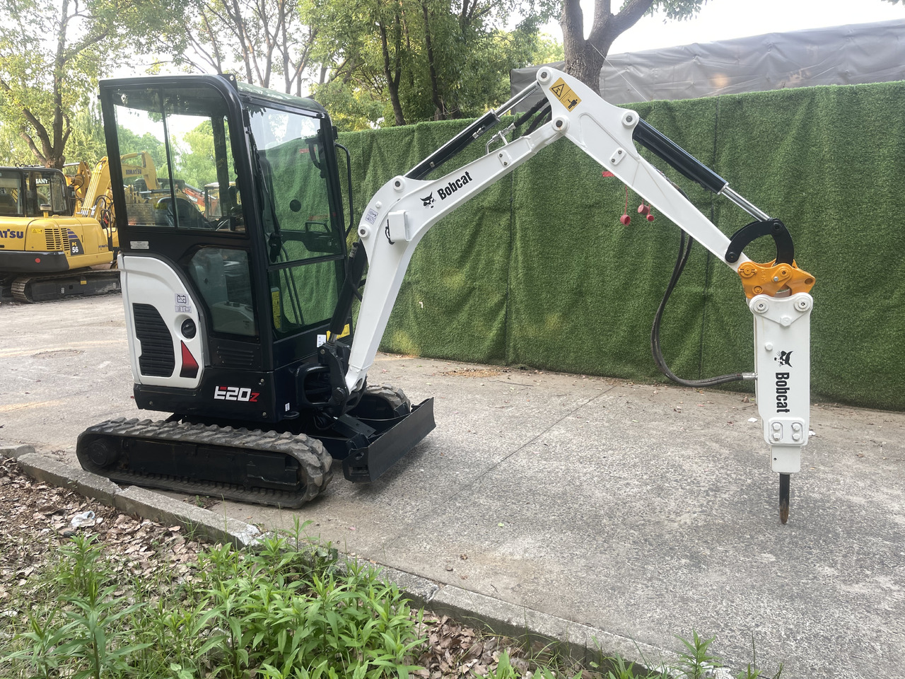Bobcat E20Z - Minikuormaaja: kuva Bobcat E20Z - Minikuormaaja Bobcat E20Z - Minikuormaaja: kuva Bobcat E20Z - Minikuormaaja