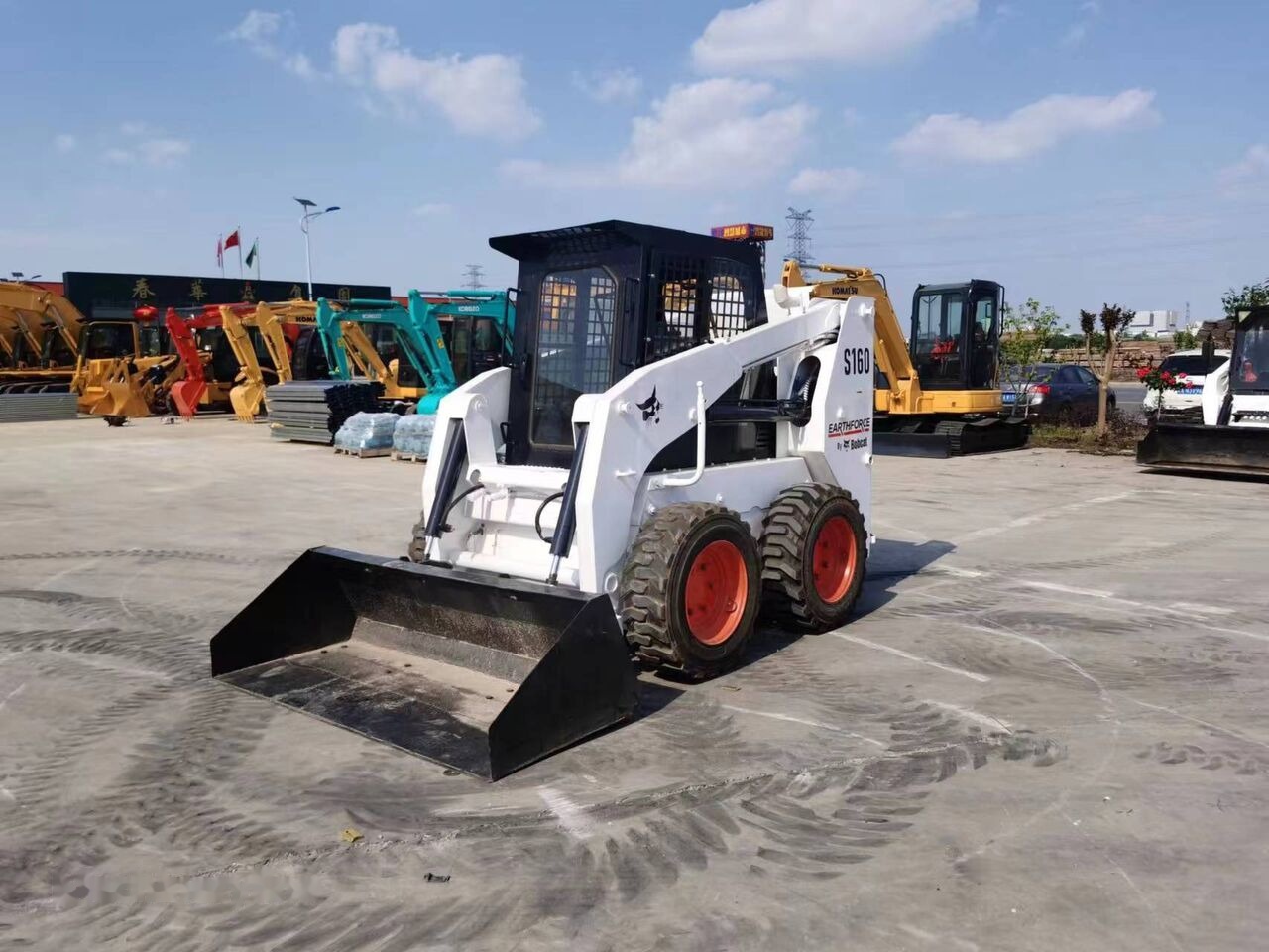 Bobcat S160 - Liukuohjattu kuormaaja: kuva Bobcat S160 - Liukuohjattu kuormaaja Bobcat S160 - Liukuohjattu kuormaaja: kuva Bobcat S160 - Liukuohjattu kuormaaja