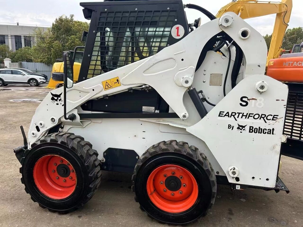 Bobcat S18 - Liukuohjattu kuormaaja: kuva Bobcat S18 - Liukuohjattu kuormaaja Bobcat S18 - Liukuohjattu kuormaaja: kuva Bobcat S18 - Liukuohjattu kuormaaja