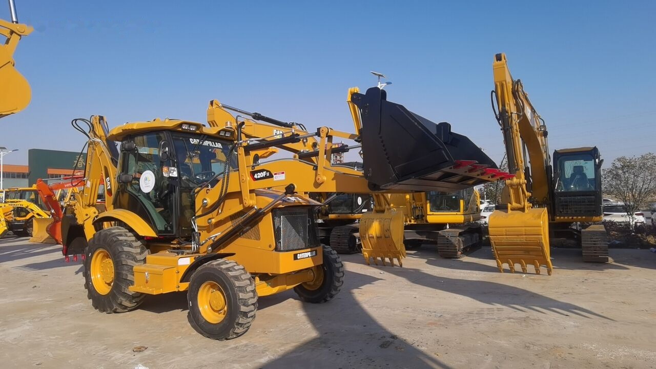 Caterpillar 420F2 - Kaivuri-trukki: kuva Caterpillar 420F2 - Kaivuri-trukki Caterpillar 420F2 - Kaivuri-trukki: kuva Caterpillar 420F2 - Kaivuri-trukki
