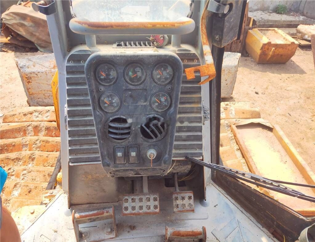 Caterpillar D3G - Puskutraktori: kuva Caterpillar D3G - Puskutraktori Caterpillar D3G - Puskutraktori: kuva Caterpillar D3G - Puskutraktori