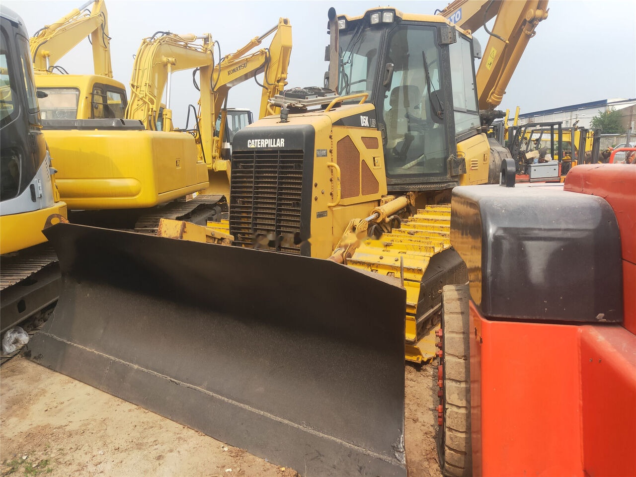 Caterpillar D5K - Puskutraktori: kuva Caterpillar D5K - Puskutraktori Caterpillar D5K - Puskutraktori: kuva Caterpillar D5K - Puskutraktori