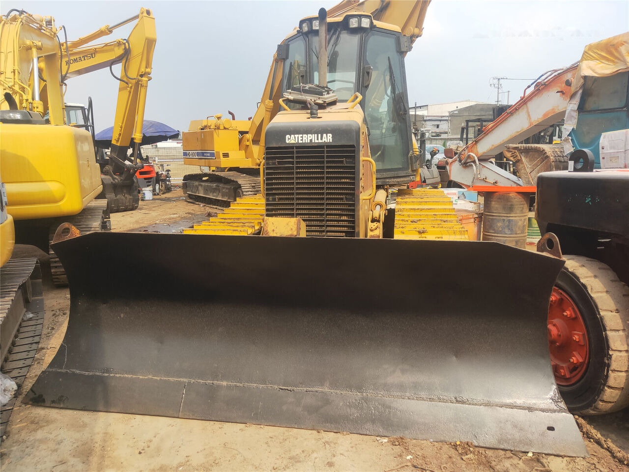 Caterpillar D5K - Puskutraktori: kuva Caterpillar D5K - Puskutraktori Caterpillar D5K - Puskutraktori: kuva Caterpillar D5K - Puskutraktori