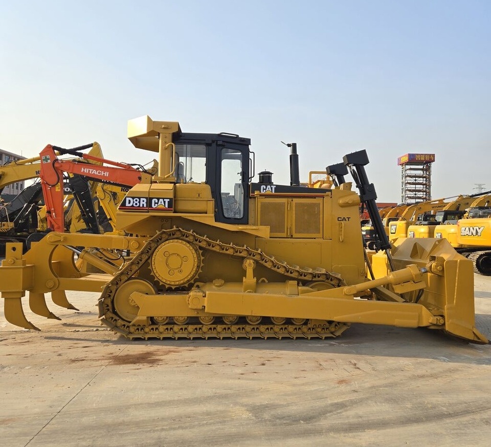 Caterpillar D8R - Puskutraktori: kuva Caterpillar D8R - Puskutraktori Caterpillar D8R - Puskutraktori: kuva Caterpillar D8R - Puskutraktori