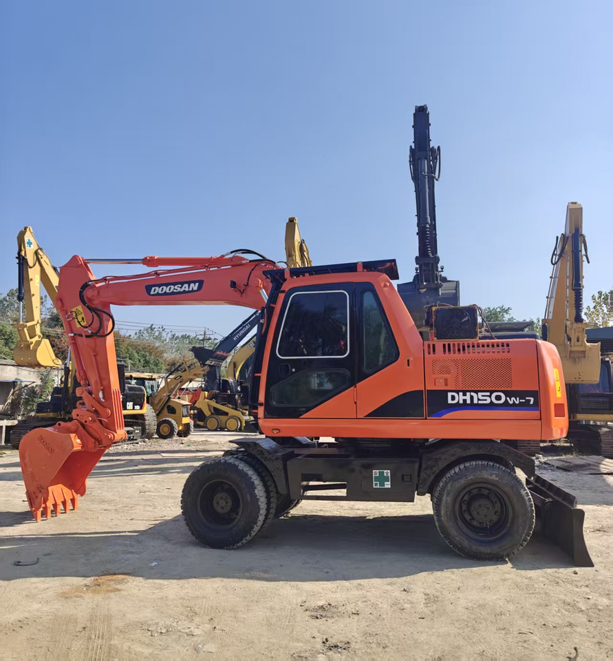 Doosan DH150W - Pyöräalustainen kaivinkone: kuva Doosan DH150W - Pyöräalustainen kaivinkone Doosan DH150W - Pyöräalustainen kaivinkone: kuva Doosan DH150W - Pyöräalustainen kaivinkone