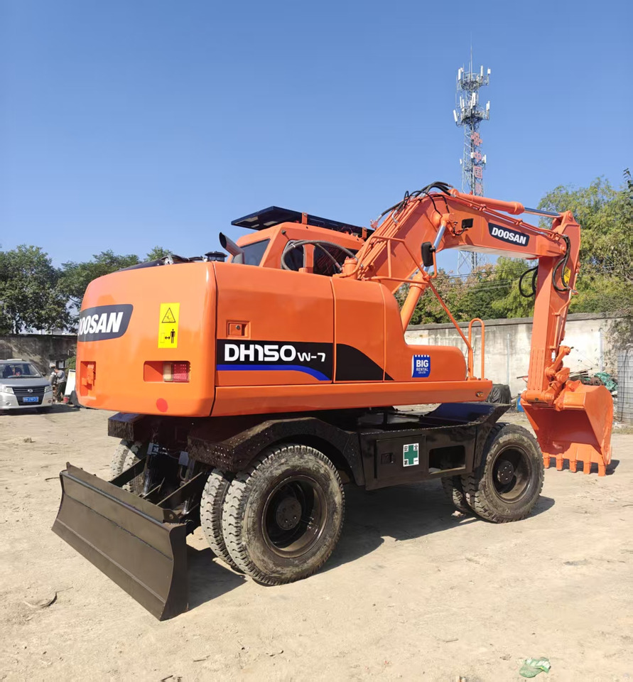 Doosan DH150W - Pyöräalustainen kaivinkone: kuva Doosan DH150W - Pyöräalustainen kaivinkone Doosan DH150W - Pyöräalustainen kaivinkone: kuva Doosan DH150W - Pyöräalustainen kaivinkone