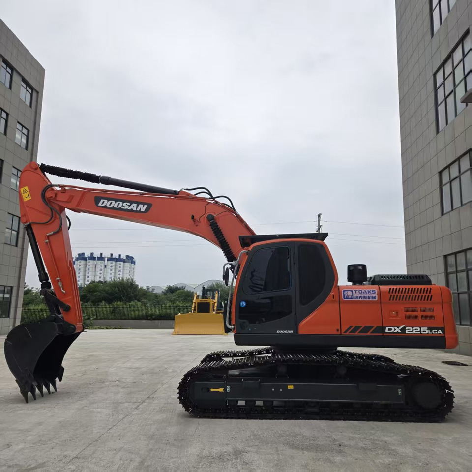 Doosan DX225 - Kaivuri: kuva Doosan DX225 - Kaivuri Doosan DX225 - Kaivuri: kuva Doosan DX225 - Kaivuri