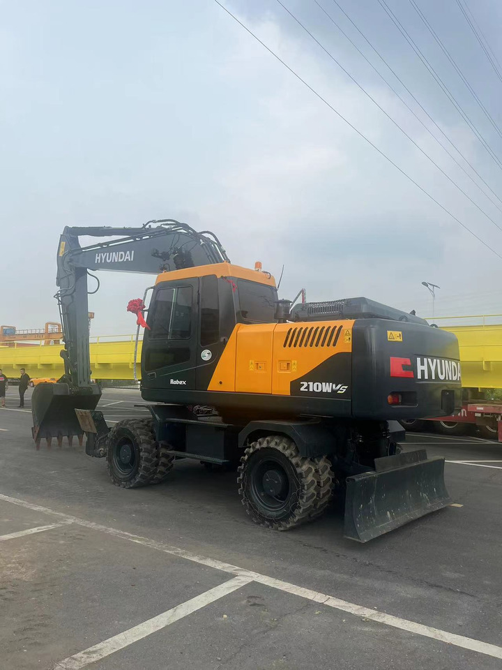 HYUNDAI R210W - Pyöräalustainen kaivinkone: kuva HYUNDAI R210W - Pyöräalustainen kaivinkone HYUNDAI R210W - Pyöräalustainen kaivinkone: kuva HYUNDAI R210W - Pyöräalustainen kaivinkone