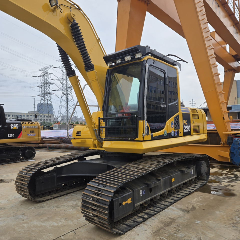 KOMATSU PC220-8 - Kaivuri: kuva KOMATSU PC220-8 - Kaivuri KOMATSU PC220-8 - Kaivuri: kuva KOMATSU PC220-8 - Kaivuri