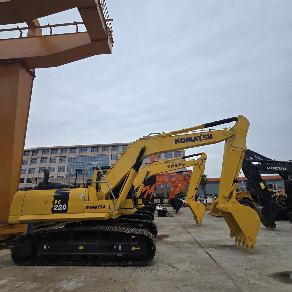 KOMATSU PC220-8 - Kaivuri: kuva KOMATSU PC220-8 - Kaivuri KOMATSU PC220-8 - Kaivuri: kuva KOMATSU PC220-8 - Kaivuri