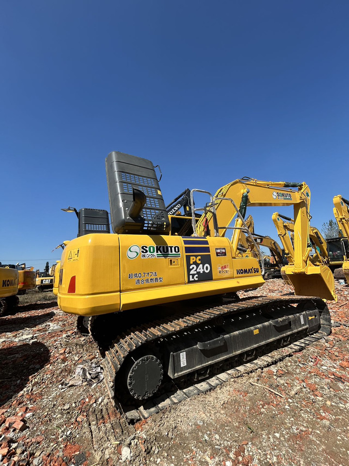 KOMATSU PC240-8 - Kaivuri: kuva KOMATSU PC240-8 - Kaivuri KOMATSU PC240-8 - Kaivuri: kuva KOMATSU PC240-8 - Kaivuri