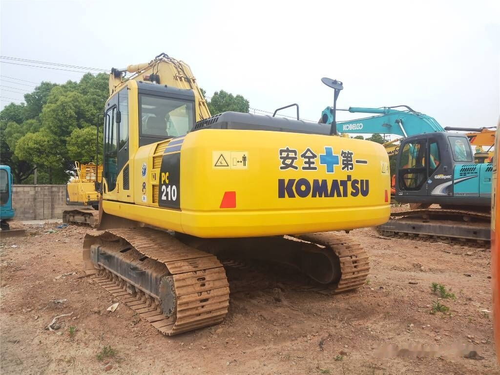 Komatsu PC210-8 - Telakaivukone: kuva Komatsu PC210-8 - Telakaivukone Komatsu PC210-8 - Telakaivukone: kuva Komatsu PC210-8 - Telakaivukone
