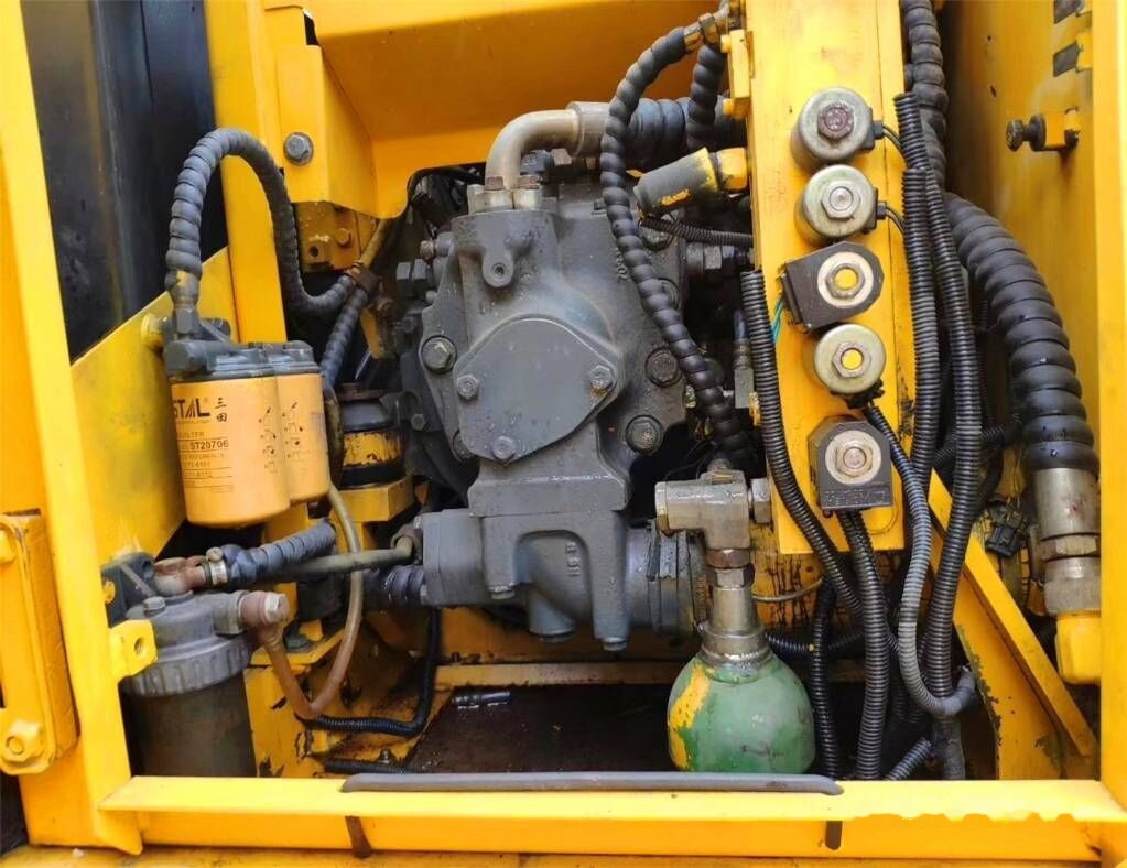 Komatsu PW150 - Pyöräalustainen kaivinkone: kuva Komatsu PW150 - Pyöräalustainen kaivinkone Komatsu PW150 - Pyöräalustainen kaivinkone: kuva Komatsu PW150 - Pyöräalustainen kaivinkone