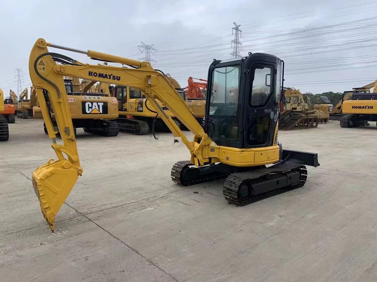 Komatsu Quasi-New PC35MR - Minikuormaaja: kuva Komatsu Quasi-New PC35MR - Minikuormaaja Komatsu Quasi-New PC35MR - Minikuormaaja: kuva Komatsu Quasi-New PC35MR - Minikuormaaja