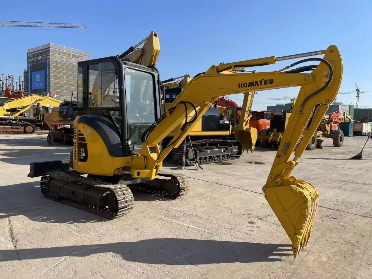 Komatsu Quasi-New PC35MR - Minikuormaaja: kuva Komatsu Quasi-New PC35MR - Minikuormaaja Komatsu Quasi-New PC35MR - Minikuormaaja: kuva Komatsu Quasi-New PC35MR - Minikuormaaja