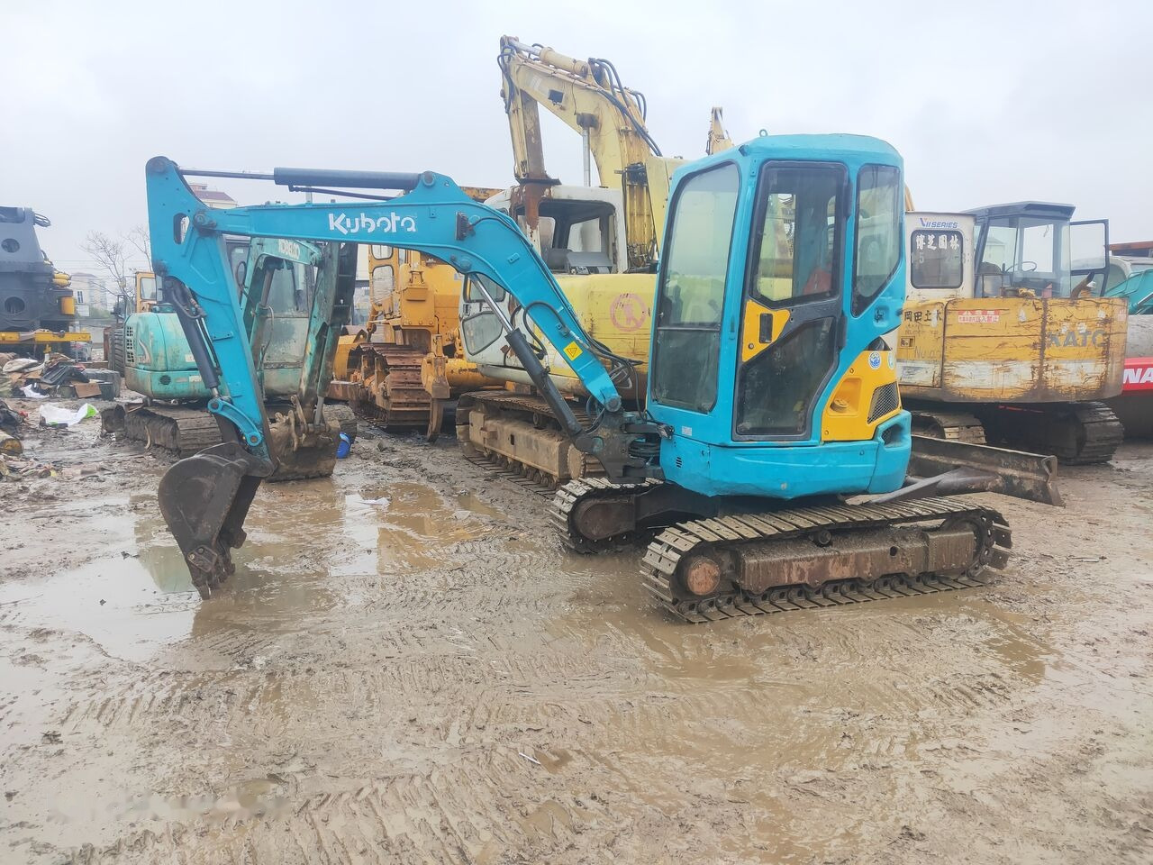 Kubota U35 - Minikuormaaja: kuva Kubota U35 - Minikuormaaja Kubota U35 - Minikuormaaja: kuva Kubota U35 - Minikuormaaja