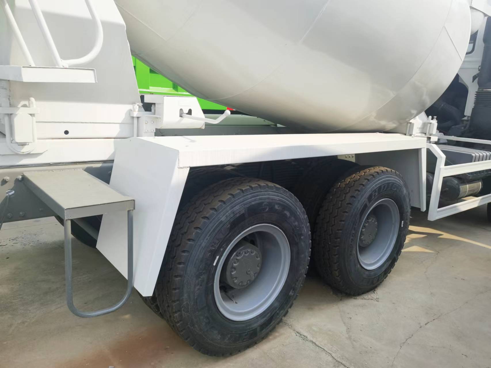 Sinotruk HOWO 371 6*4 Concrete mixer truck - Betoniauto: kuva Sinotruk HOWO 371 6*4 Concrete mixer truck - Betoniauto Sinotruk HOWO 371 6*4 Concrete mixer truck - Betoniauto: kuva Sinotruk HOWO 371 6*4 Concrete mixer truck - Betoniauto