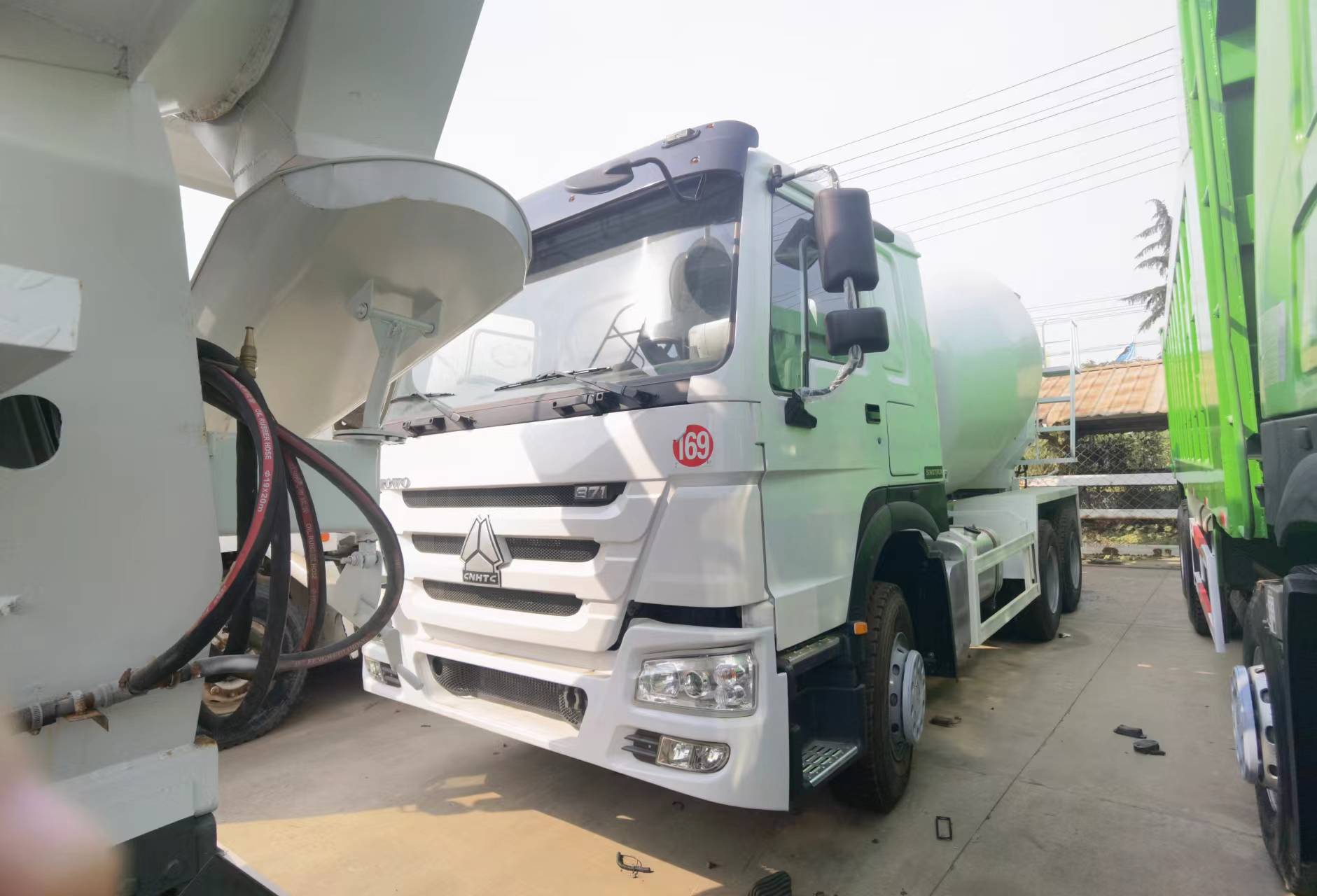 Sinotruk HOWO 371 6*4 Concrete mixer truck - Betoniauto: kuva Sinotruk HOWO 371 6*4 Concrete mixer truck - Betoniauto Sinotruk HOWO 371 6*4 Concrete mixer truck - Betoniauto: kuva Sinotruk HOWO 371 6*4 Concrete mixer truck - Betoniauto