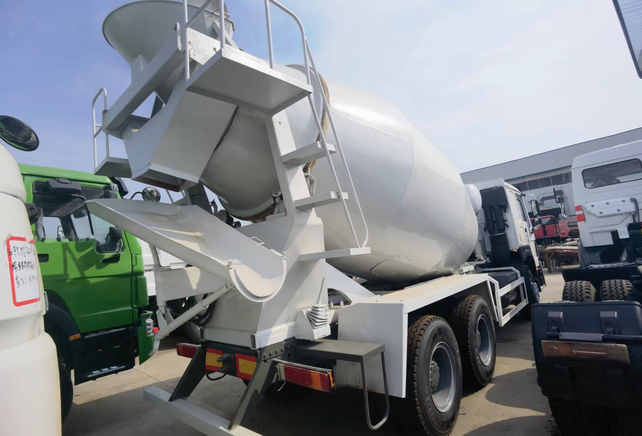 Sinotruk HOWO 371 6*4 Concrete mixer truck - Betoniauto: kuva Sinotruk HOWO 371 6*4 Concrete mixer truck - Betoniauto Sinotruk HOWO 371 6*4 Concrete mixer truck - Betoniauto: kuva Sinotruk HOWO 371 6*4 Concrete mixer truck - Betoniauto