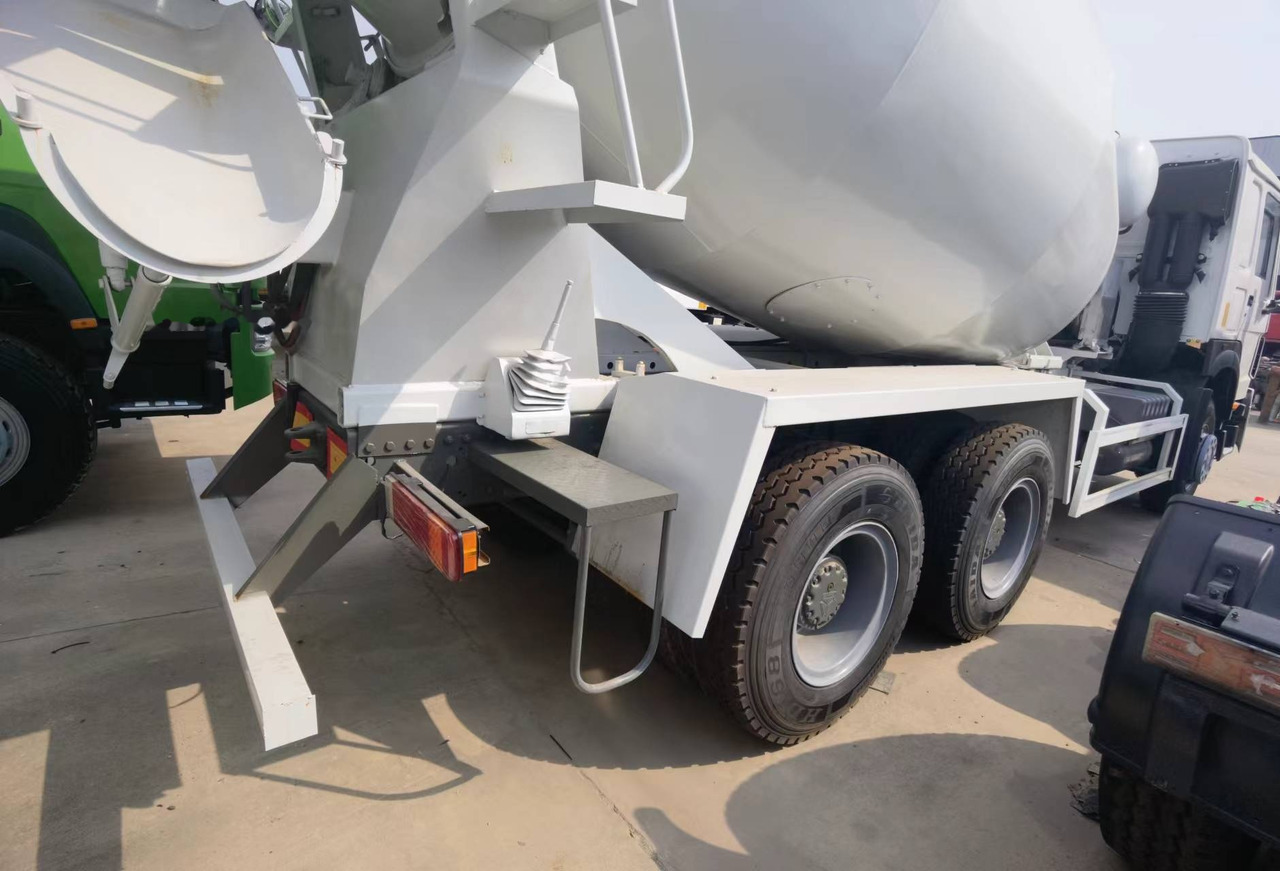 Sinotruk HOWO 371 6*4 Concrete mixer truck - Betoniauto: kuva Sinotruk HOWO 371 6*4 Concrete mixer truck - Betoniauto Sinotruk HOWO 371 6*4 Concrete mixer truck - Betoniauto: kuva Sinotruk HOWO 371 6*4 Concrete mixer truck - Betoniauto