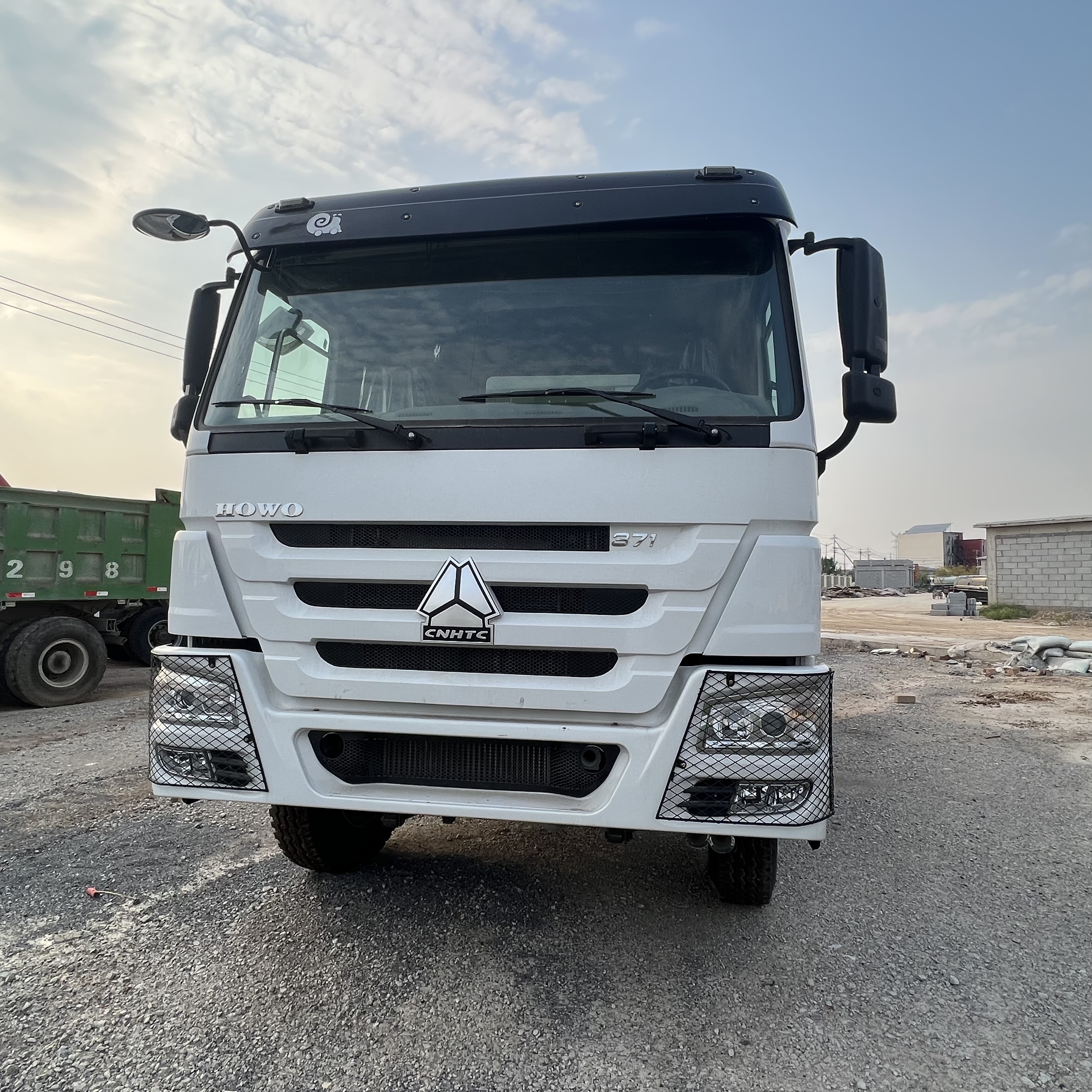 Sinotruk HOWO 371 6*4 Dump truck - Kippiauto kuorma-auto: kuva Sinotruk HOWO 371 6*4 Dump truck - Kippiauto kuorma-auto Sinotruk HOWO 371 6*4 Dump truck - Kippiauto kuorma-auto: kuva Sinotruk HOWO 371 6*4 Dump truck - Kippiauto kuorma-auto