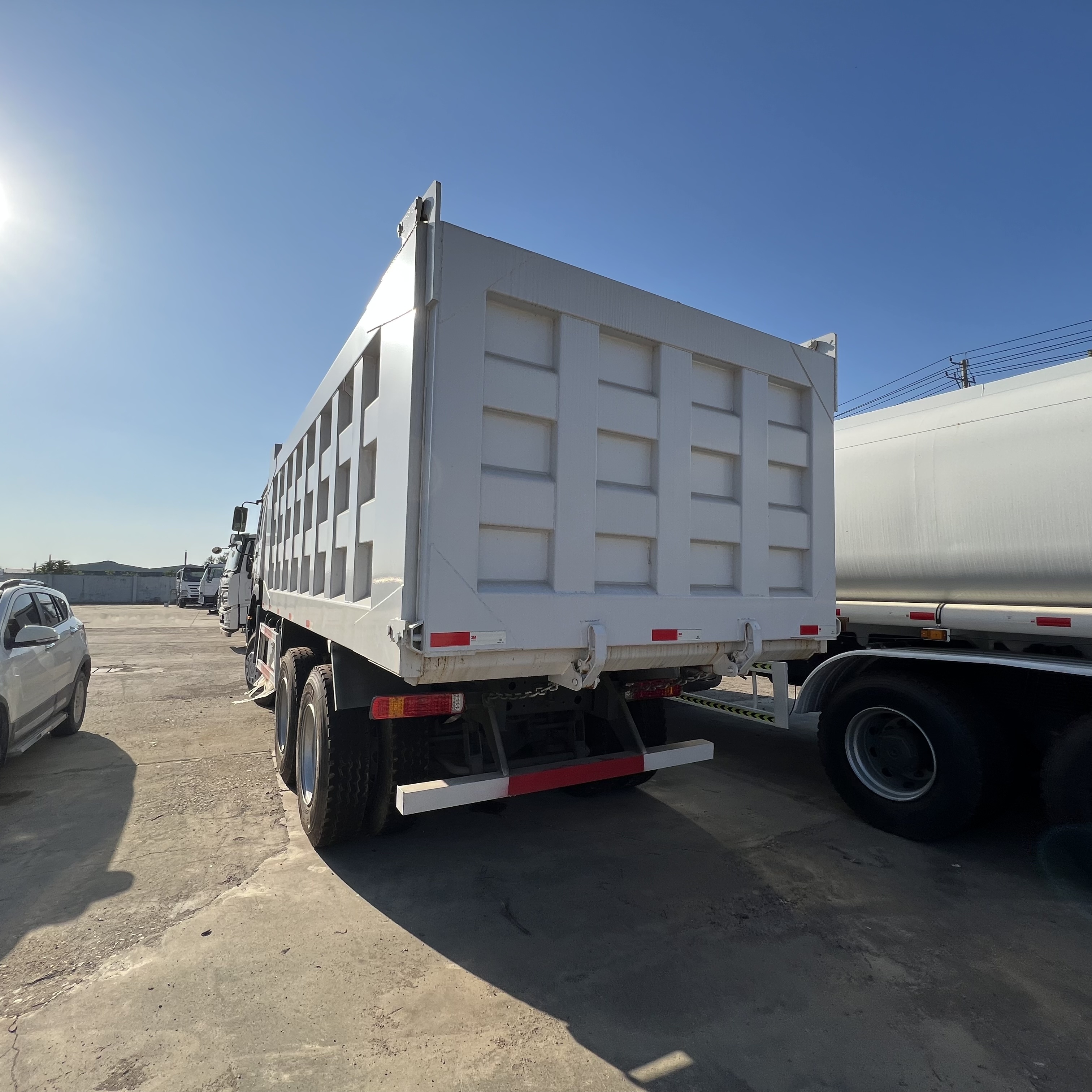 Sinotruk HOWO 371 6*4 Dump truck - Kippiauto kuorma-auto: kuva Sinotruk HOWO 371 6*4 Dump truck - Kippiauto kuorma-auto Sinotruk HOWO 371 6*4 Dump truck - Kippiauto kuorma-auto: kuva Sinotruk HOWO 371 6*4 Dump truck - Kippiauto kuorma-auto
