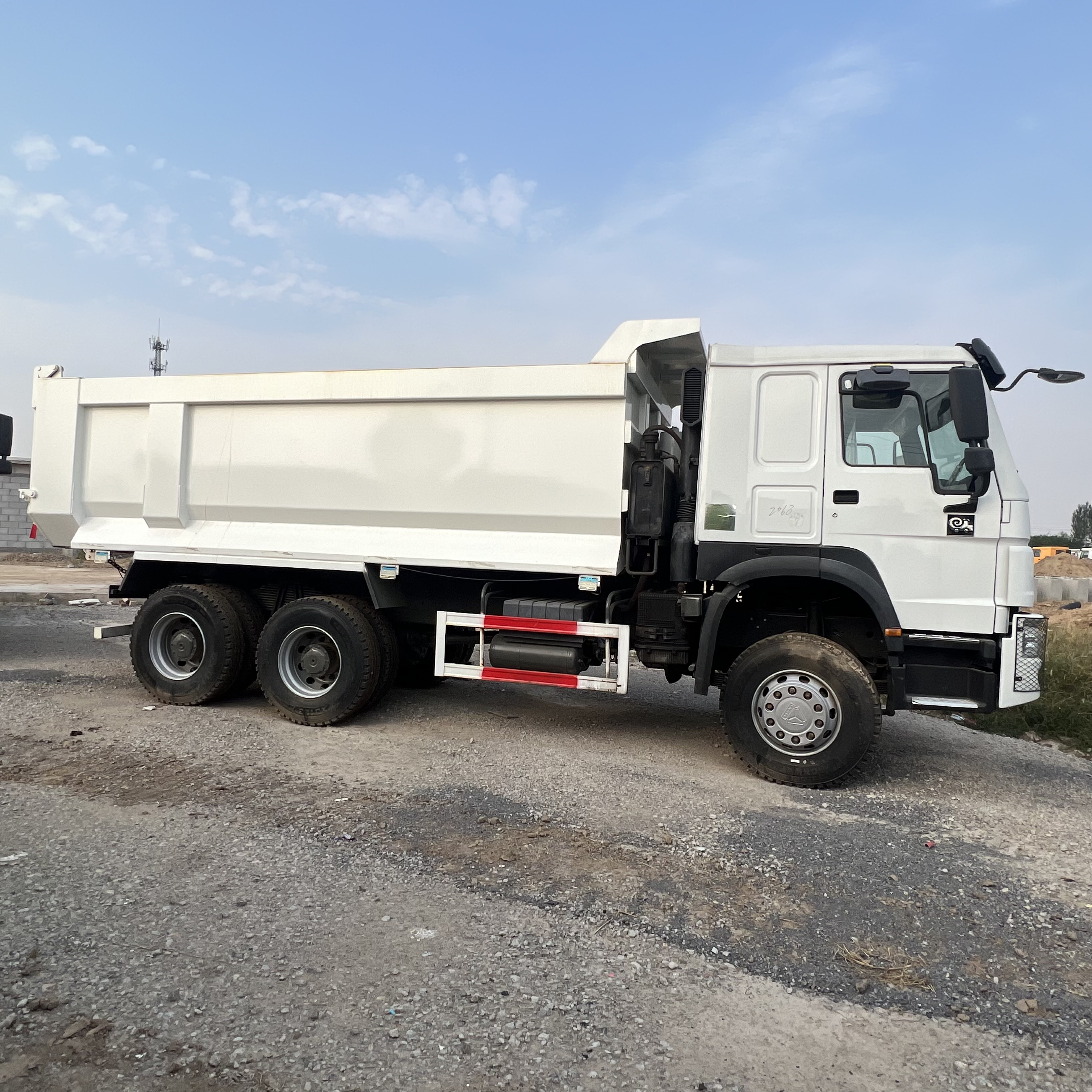Sinotruk HOWO 371 6*4 Dump truck - Kippiauto kuorma-auto: kuva Sinotruk HOWO 371 6*4 Dump truck - Kippiauto kuorma-auto Sinotruk HOWO 371 6*4 Dump truck - Kippiauto kuorma-auto: kuva Sinotruk HOWO 371 6*4 Dump truck - Kippiauto kuorma-auto