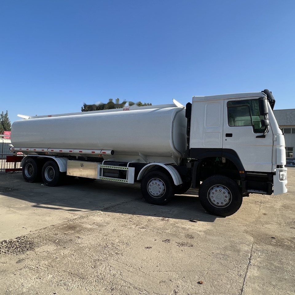 Sinotruk HOWO 371 8*4 Tank truck - Säiliöauto: kuva Sinotruk HOWO 371 8*4 Tank truck - Säiliöauto Sinotruk HOWO 371 8*4 Tank truck - Säiliöauto: kuva Sinotruk HOWO 371 8*4 Tank truck - Säiliöauto