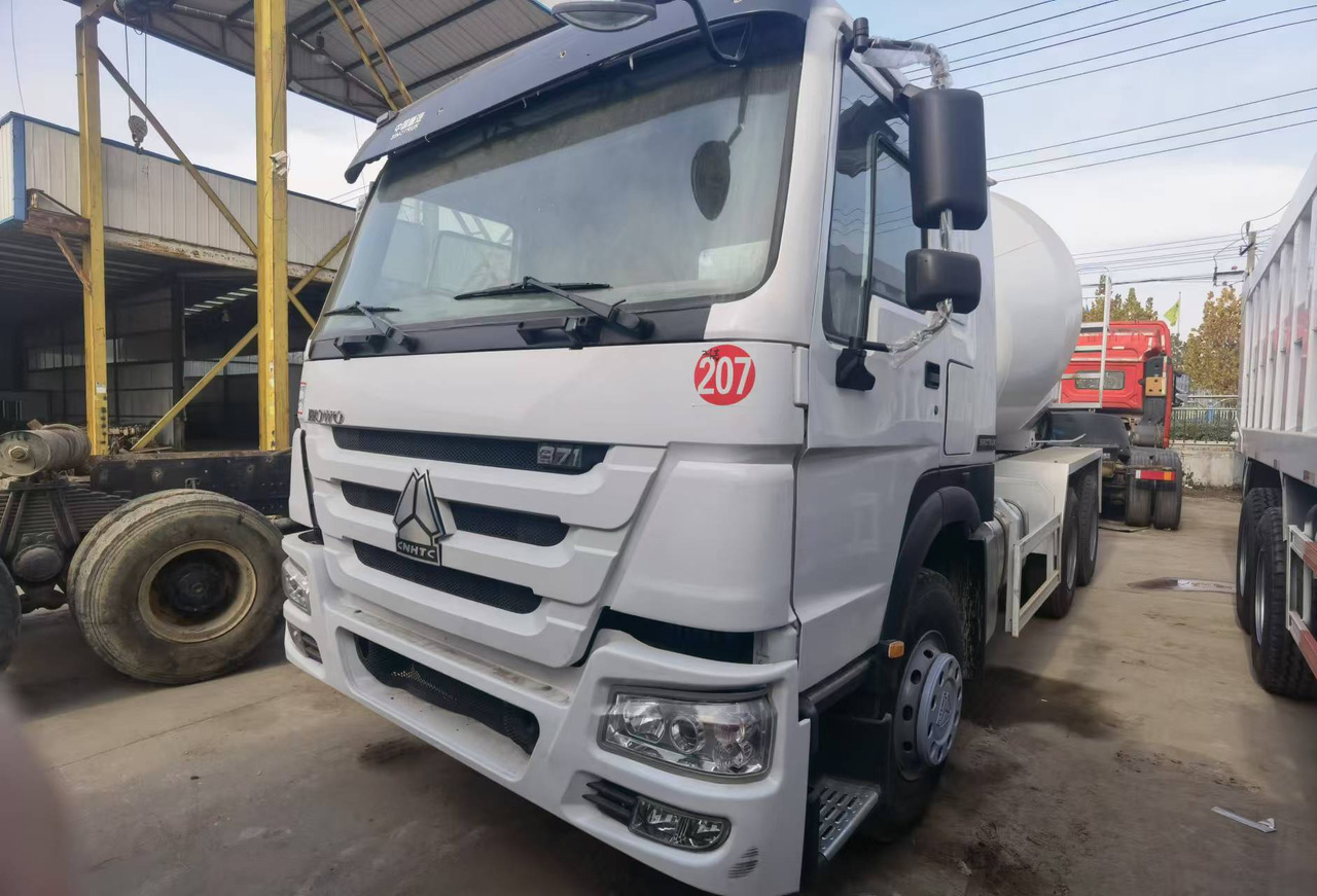 Betoniauto Sinotruk HOWO 371 Concrete mixer truck: kuva Betoniauto Sinotruk HOWO 371 Concrete mixer truck Betoniauto Sinotruk HOWO 371 Concrete mixer truck: kuva Betoniauto Sinotruk HOWO 371 Concrete mixer truck