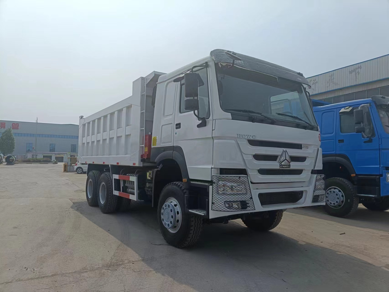 Sinotruk HOWO 375 6*4 dump truck - Pikku dumpperi: kuva Sinotruk HOWO 375 6*4 dump truck - Pikku dumpperi Sinotruk HOWO 375 6*4 dump truck - Pikku dumpperi: kuva Sinotruk HOWO 375 6*4 dump truck - Pikku dumpperi