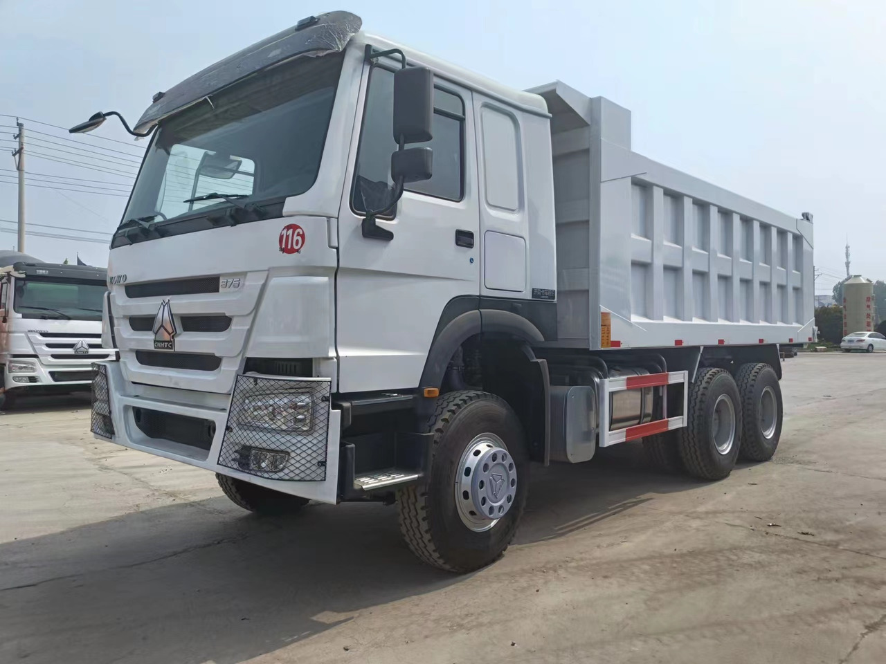 Sinotruk HOWO 375 6*4 dump truck - Pikku dumpperi: kuva Sinotruk HOWO 375 6*4 dump truck - Pikku dumpperi Sinotruk HOWO 375 6*4 dump truck - Pikku dumpperi: kuva Sinotruk HOWO 375 6*4 dump truck - Pikku dumpperi