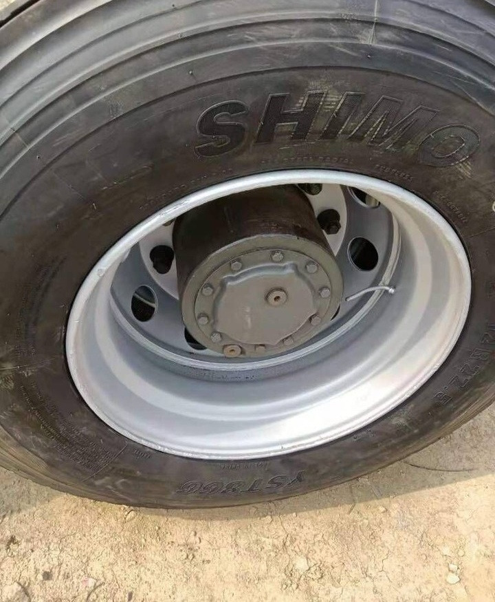 Sinotruk HOWO 6*4 Tractor - Konttialus/ Vaihtokuormatilat kuorma-auto: kuva Sinotruk HOWO 6*4 Tractor - Konttialus/ Vaihtokuormatilat kuorma-auto Sinotruk HOWO 6*4 Tractor - Konttialus/ Vaihtokuormatilat kuorma-auto: kuva Sinotruk HOWO 6*4 Tractor - Konttialus/ Vaihtokuormatilat kuorma-auto