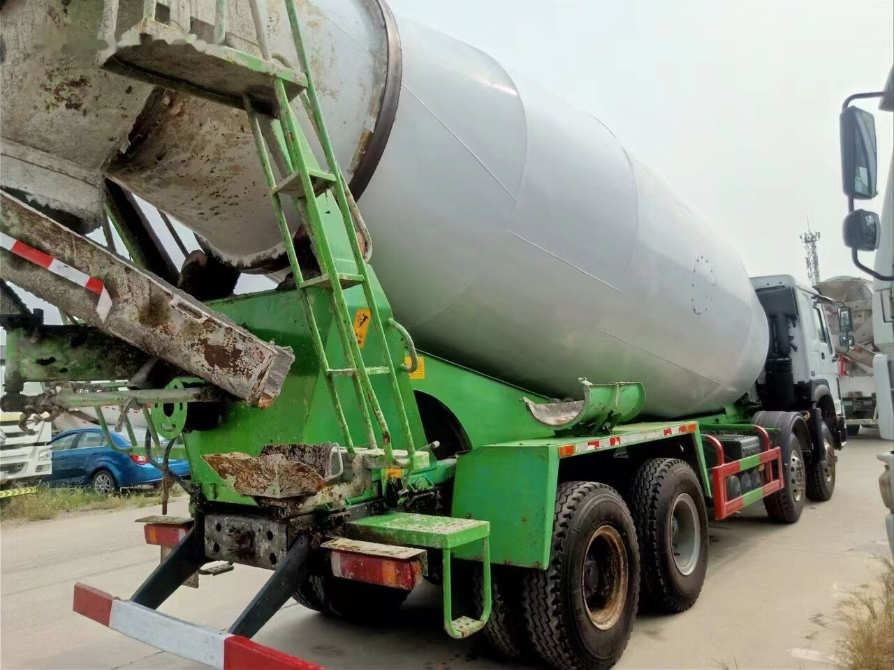 Sinotruk HOWO 8*4 Concrete mixer truck - Betoniauto: kuva Sinotruk HOWO 8*4 Concrete mixer truck - Betoniauto Sinotruk HOWO 8*4 Concrete mixer truck - Betoniauto: kuva Sinotruk HOWO 8*4 Concrete mixer truck - Betoniauto