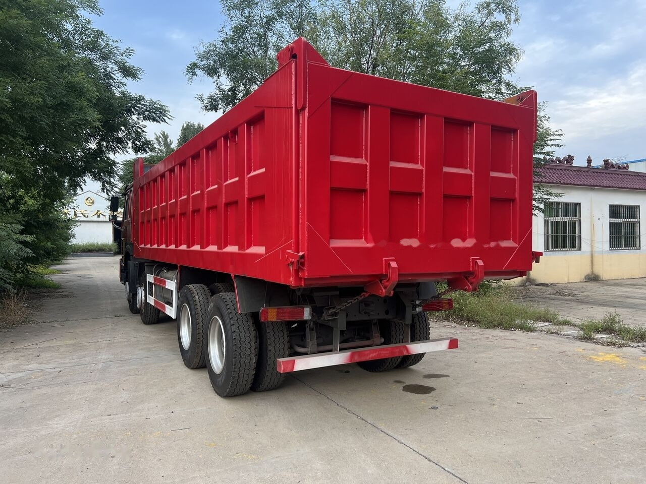 Sinotruk HOWO 8*4 Dump truck - Kippiauto kuorma-auto: kuva Sinotruk HOWO 8*4 Dump truck - Kippiauto kuorma-auto Sinotruk HOWO 8*4 Dump truck - Kippiauto kuorma-auto: kuva Sinotruk HOWO 8*4 Dump truck - Kippiauto kuorma-auto