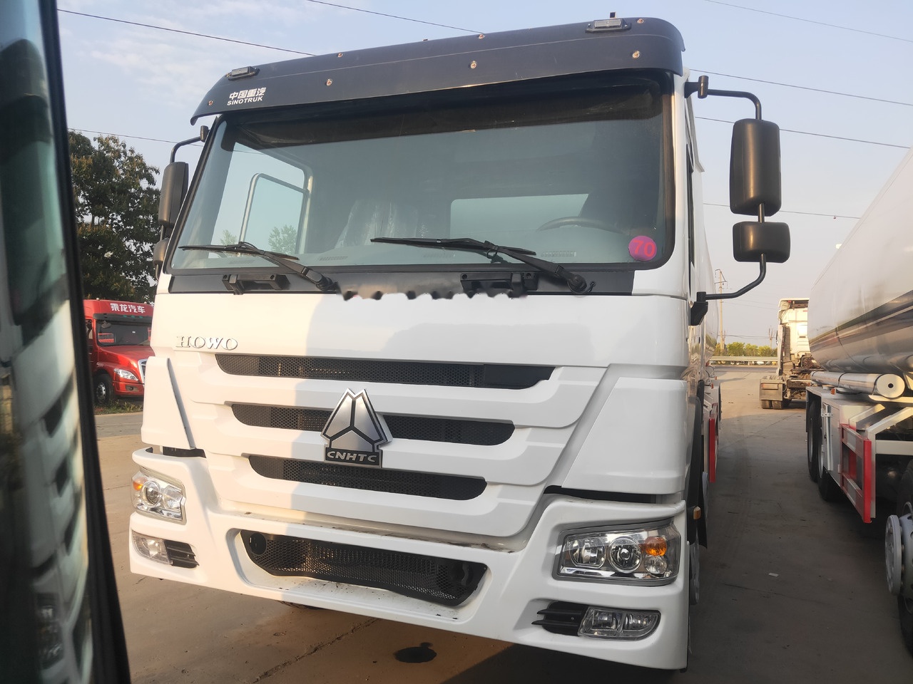 Sinotruk HOWO 8*4 Tank truck - Säiliöauto: kuva Sinotruk HOWO 8*4 Tank truck - Säiliöauto Sinotruk HOWO 8*4 Tank truck - Säiliöauto: kuva Sinotruk HOWO 8*4 Tank truck - Säiliöauto
