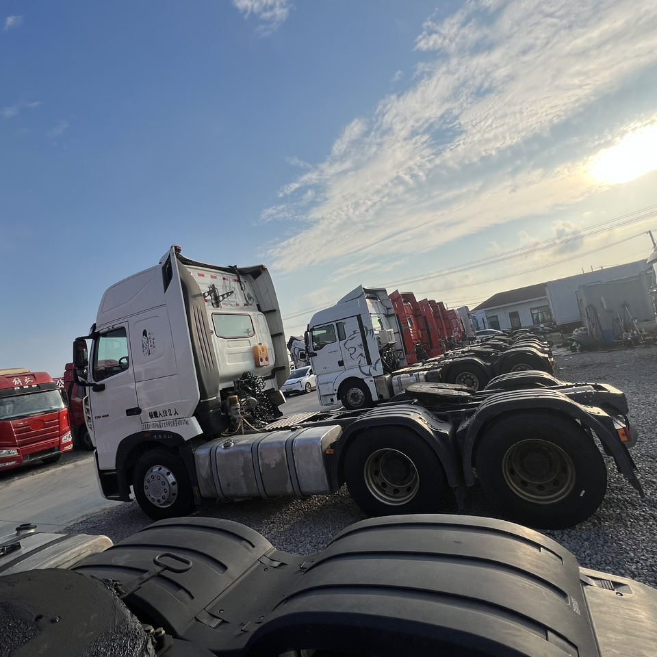 Sinotruk HOWO T7H480 Tractor - Pikku dumpperi: kuva Sinotruk HOWO T7H480 Tractor - Pikku dumpperi Sinotruk HOWO T7H480 Tractor - Pikku dumpperi: kuva Sinotruk HOWO T7H480 Tractor - Pikku dumpperi