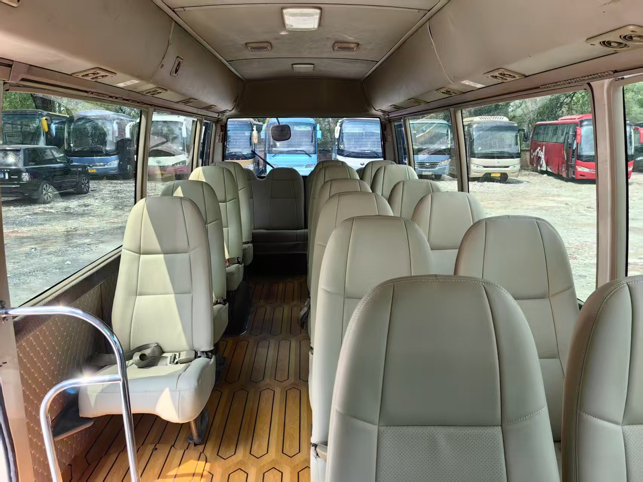 Toyota Coaster - Minibussi, Pikkubussi: kuva Toyota Coaster - Minibussi, Pikkubussi Toyota Coaster - Minibussi, Pikkubussi: kuva Toyota Coaster - Minibussi, Pikkubussi