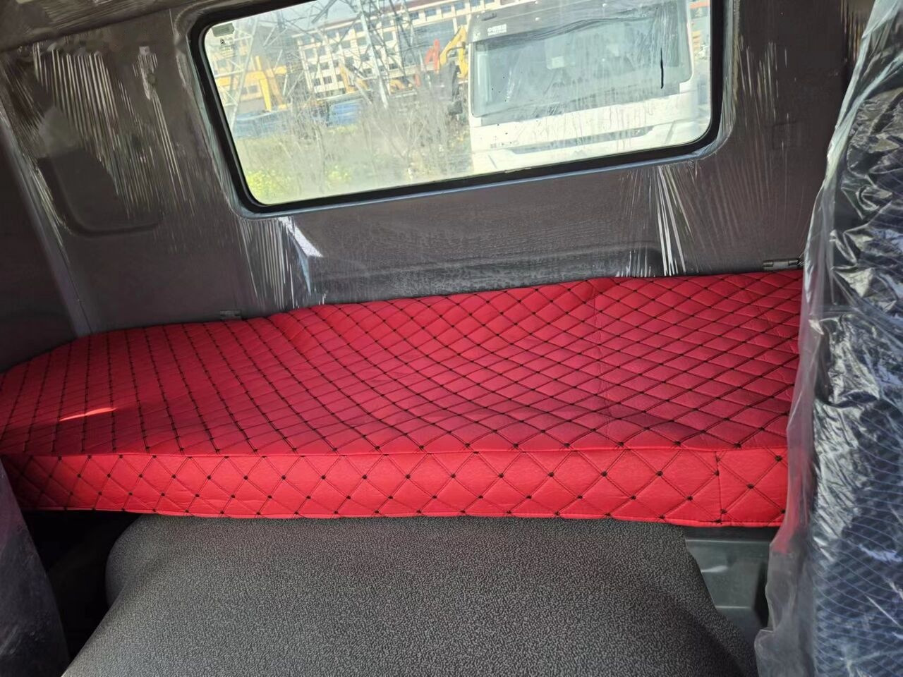 Howo 6x4 - Vetopöytäauto: kuva Howo 6x4 - Vetopöytäauto Howo 6x4 - Vetopöytäauto: kuva Howo 6x4 - Vetopöytäauto