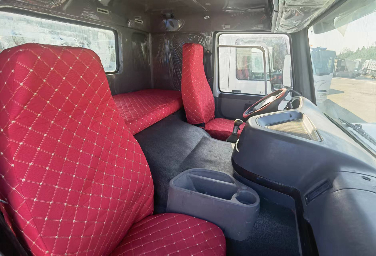 Vetopöytäauto Sinotruk HOWO 371 Tractor: kuva Vetopöytäauto Sinotruk HOWO 371 Tractor
