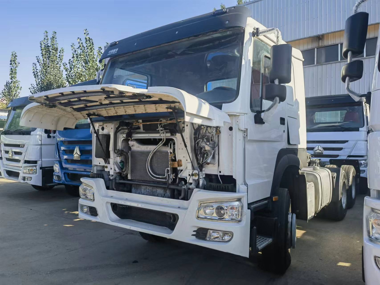 Vetopöytäauto Sinotruk HOWO 371 Tractor: kuva Vetopöytäauto Sinotruk HOWO 371 Tractor